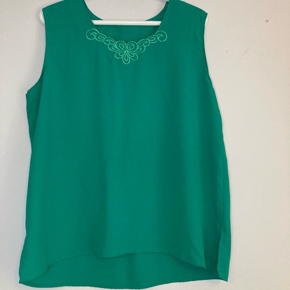 Vintage green embroidered tank - Picture 2 of 4